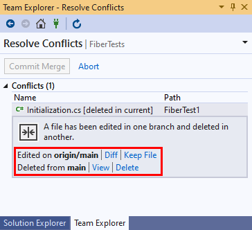 Captura de tela das opções de mesclagem para um arquivo conflitante no modo de exibição Resolver Conflitos do Team Explorer no Visual Studio 2019.