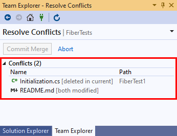 Captura de ecrã da lista Conflitos na vista Resolver Conflitos do Team Explorer no Visual Studio 2019.