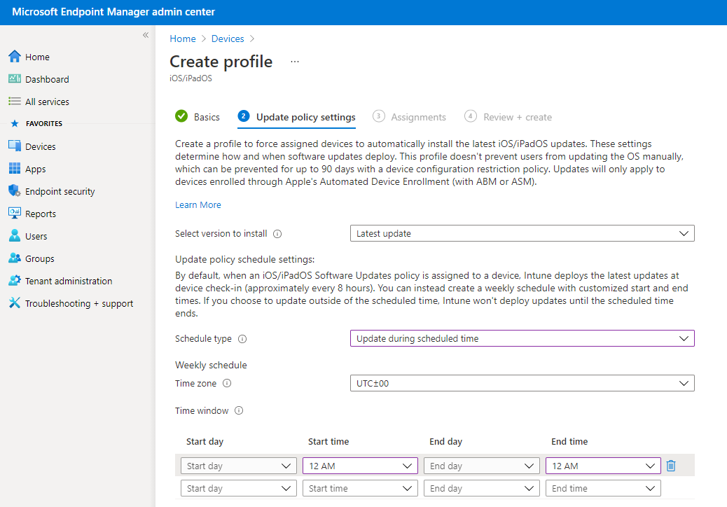 Снимок экрана: выбор установки обновления в течение запланированного времени в политике обновления в Microsoft Intune.