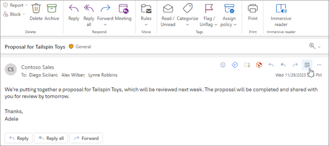 Окно сообщения в Outlook в Интернете с выбранным параметром Приложения.