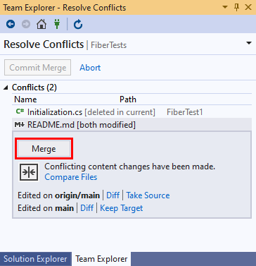 Skärmbild av knappen Slå samman i vyn Lösa konflikter i Team Explorer i Visual Studio 2019.