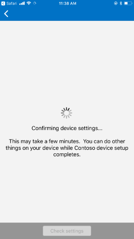 屏幕截图显示更新前的适用于 iOS/iPad OS 的公司门户应用，“正在确认设备设置”。