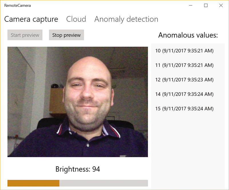 偵測異常的亮度與 Azure Machine Learning 中的值